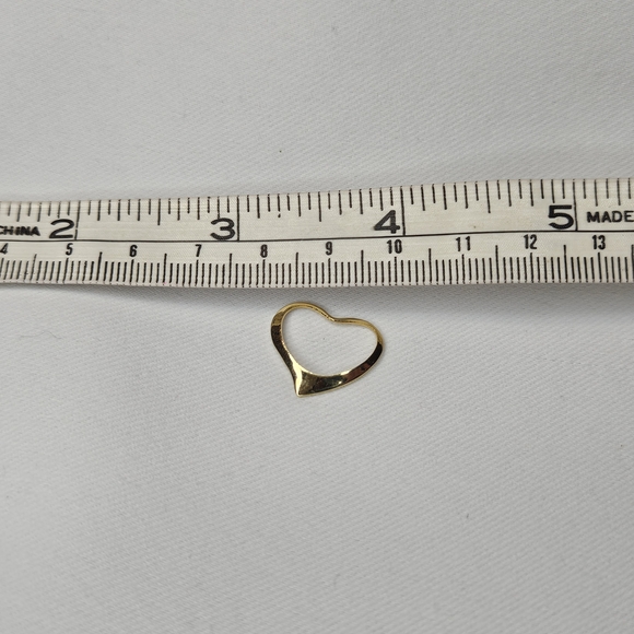 Elegant Gold Heart Pendant - Picture 5 of 6